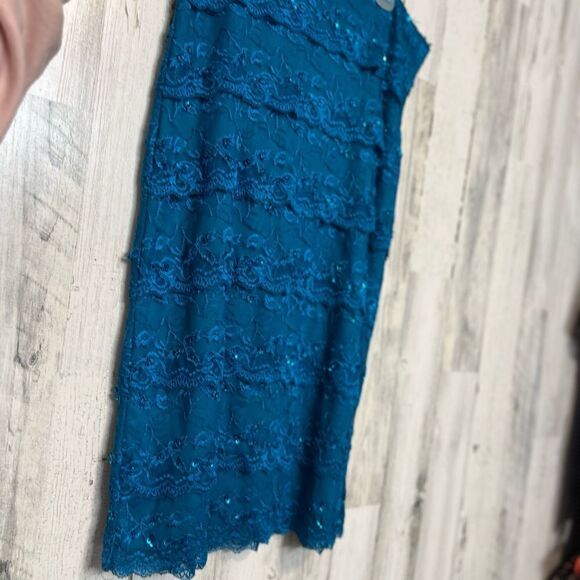 Blue dress  - Picture 3 of 5